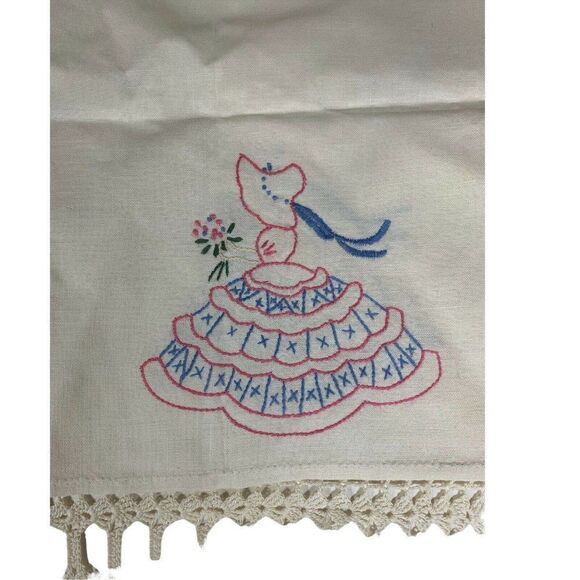 Vintage Embroidery Hand-quilted Sunbonnet Table Runner W Wide Heavy Lace Trim - Picture 2 of 4